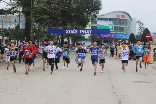 Hơn 500 vận động viên tham gia Giải Việt dã Tiền phong, Giải chạy tập thể