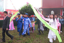 Bay lên hương sắc Tân Cương