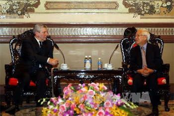 Bộ trưởng Bộ Quốc phòng Italia thăm TP. Hồ Chí Minh