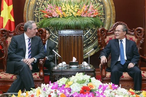 Chủ tịch Quốc hội Nguyễn Sinh Hùng tiếp Đại diện Thương mại Hoa Kỳ