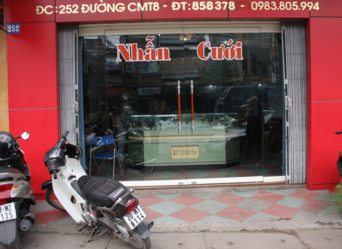 Lợi dụng sơ hở, cướp tiệm vàng