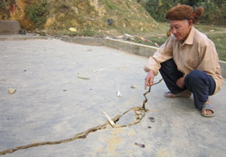 Đại Từ: Rạn, lún đất chưa rõ nguyên nhân