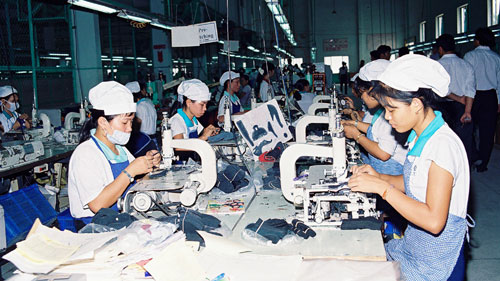 Xuất khẩu dệt may, da giày có nguy cơ giảm 30%