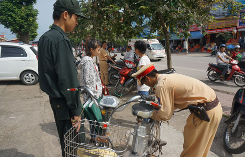 Tham gia giao thông bằng xe đạp điện: Cảnh báo những nguy hiểm