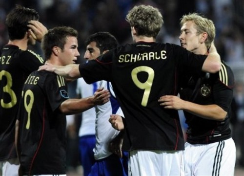 Đánh bại Azerbaijan, Đức duy trì thành tích toàn thắng