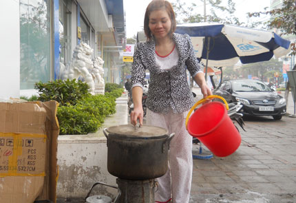 Giá gas tăng và gánh nặng với người tiêu dùng