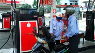 Giá xăng nhập khẩu tiếp tục giảm