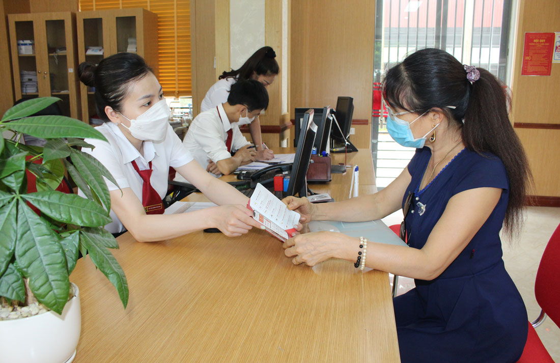 Giảm lãi suất để hỗ trợ khách hàng