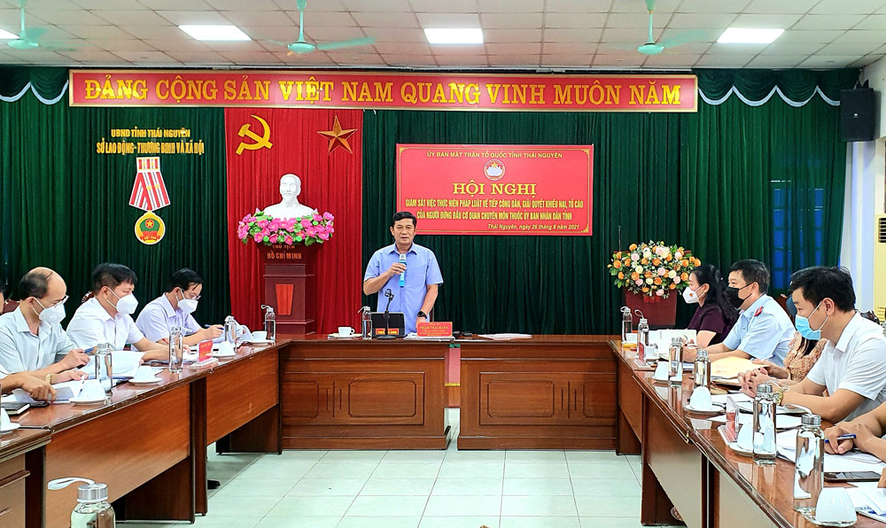 Giám sát việc tiếp công dân và giải quyết chế độ, chính sách