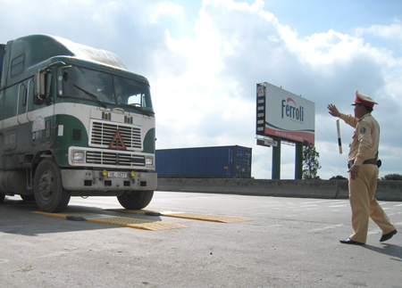 Hàng ngàn xe chưa được cấp phù hiệu