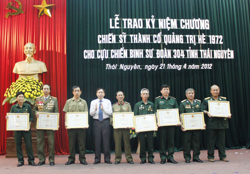 Trao Kỷ niệm chương Chiến sĩ tham gia trận đánh Thành cổ Quảng Trị