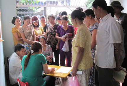 Trắng đêm đăng ký cho con đi học