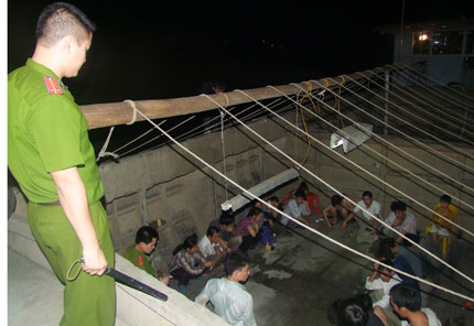 Cuộc chiến với tội phạm “đỏ, đen”