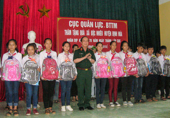 Cục Quân lực: Thăm, tặng quà tại xã Bộc Nhiêu