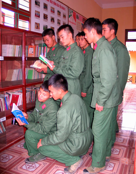 Giáo dục pháp luật ở Lữ đoàn Thông tin 601