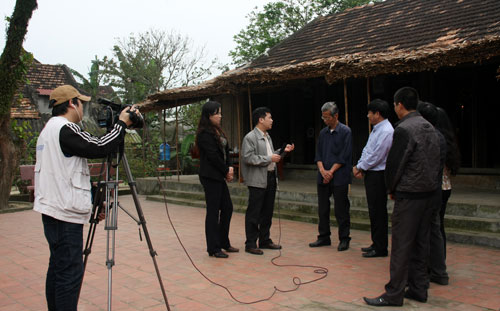 Viết báo rồi làm phim tài liệu - Dễ nhưng không đơn giản