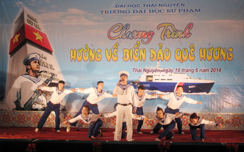 Ủng hộ cán bộ, chiến sĩ làm nhiệm vụ tại quần đảo Hoàng Sa và Trường Sa