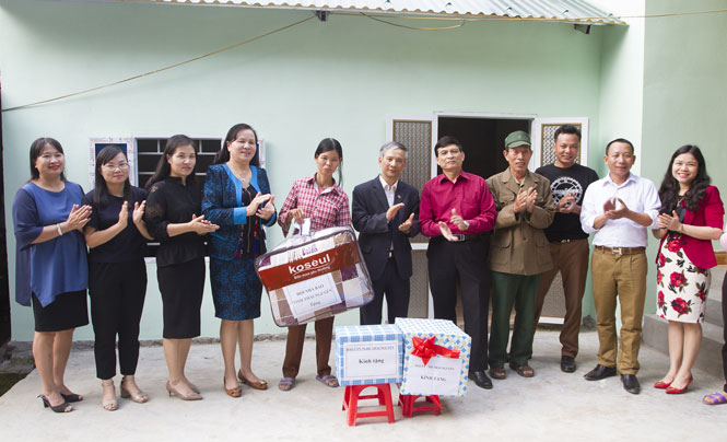 Bàn giao công trình cải tạo nhà cho nạn nhân nhiễm chất độc da cam