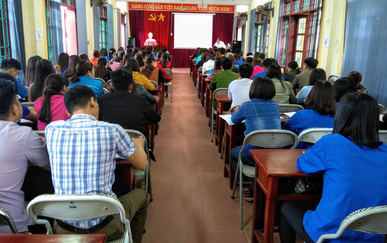 Thí điểm mô hình mới về kiêm nhiệm chức danh