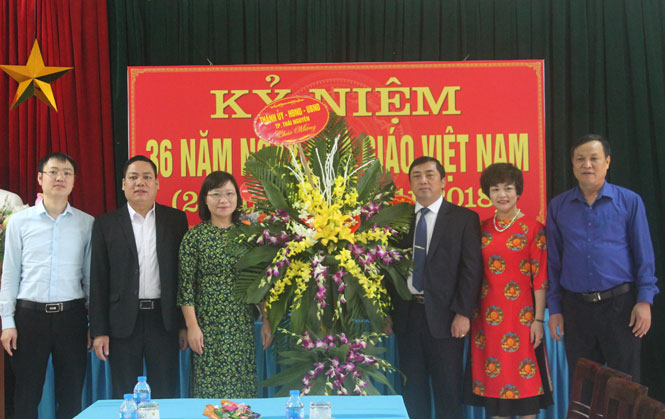 Lãnh đạo T.P Thái Nguyên chúc mừng các cơ sở giáo dục