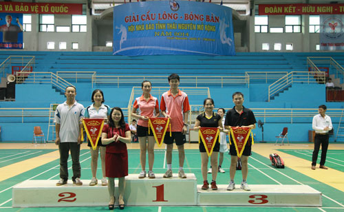 Trên 200 VĐV tham gia Giải cầu lông, bóng bàn Hội Nhà báo tỉnh mở rộng