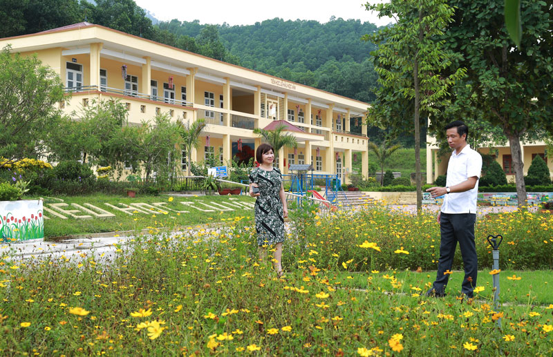 Gắn bó cơ sở để hiểu dân