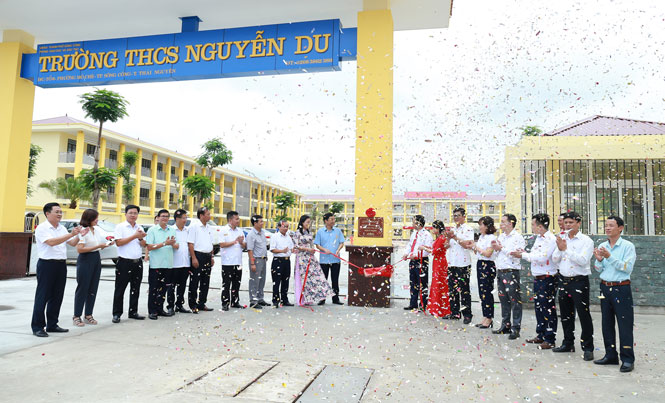 T.P Sông Công: Gắn biển 3 công trình chào mừng Đại hội Đảng