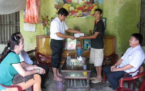 Phổ Yên: Sập nhà do mưa lớn khiến 1 cháu nhỏ bị thương