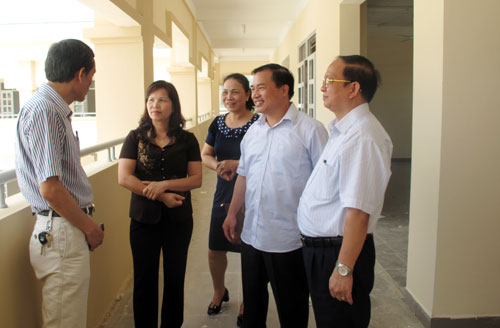 Kiểm tra tiến độ xây dựng Trường tiểu học và THCS 915