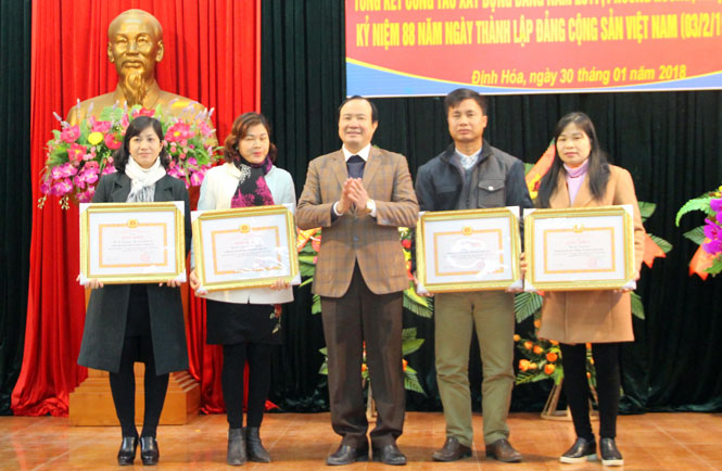 Định Hóa: 25/49 tổ chức cơ sở đảng đạt trong sạch vững mạnh