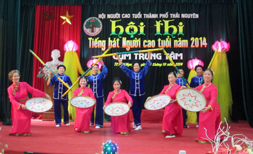 Hội thi tiếng hát người cao tuổi