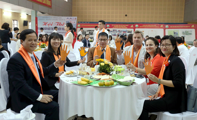 Bữa sáng Ruy băng trắng - Vì môi trường an toàn và bình đẳng của phụ nữ và trẻ em gái