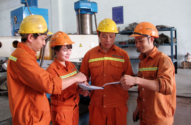 Phát huy vai trò lãnh đạo trong sản xuất, kinh doanh