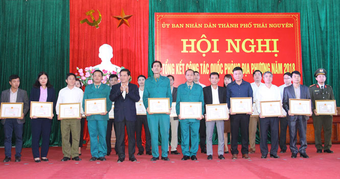 Xây dựng lực lượng vũ trang vững mạnh toàn diện