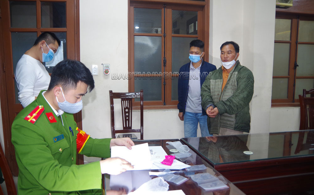 Bắt đối tượng mua bán trái phép chất ma túy