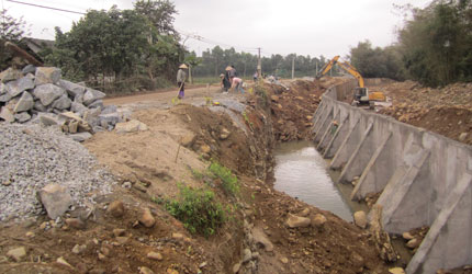 Trên 13,6 tỷ đồng xây kè chắn lũ ở suối Chì