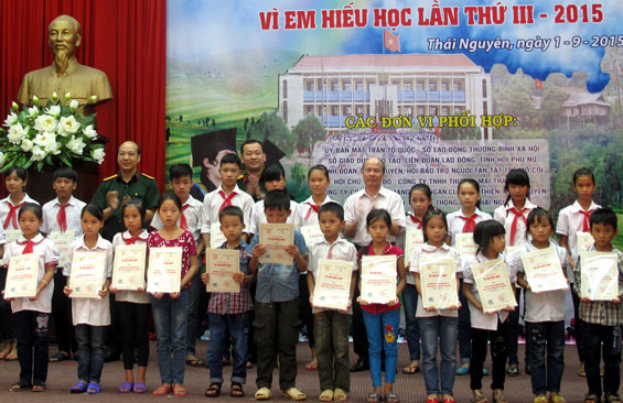 Thúc đẩy phong trào khuyến học, khuyến tài, xây dựng xã hội học tập