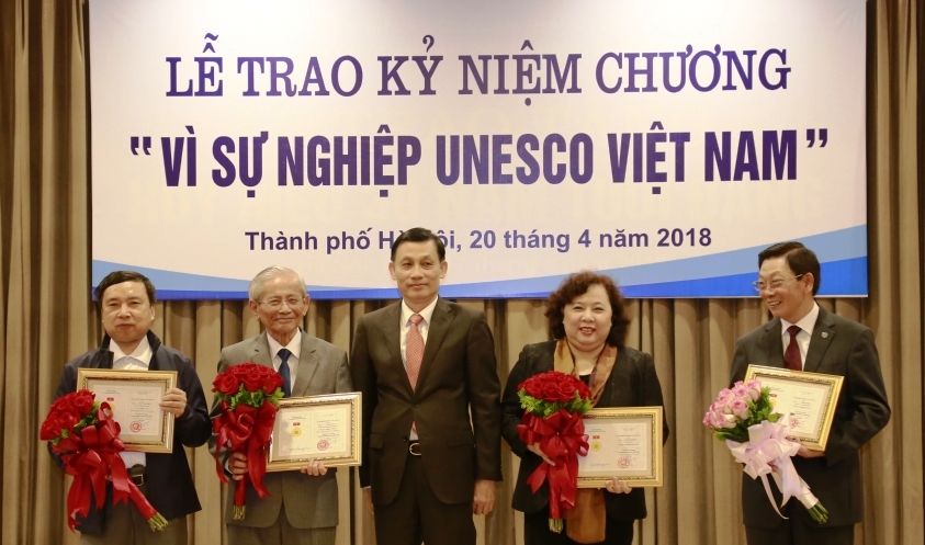 NESCO Việt Nam trao tặng Kỷ niệm chương cho các cá nhân tiêu biểu của Hà Nội