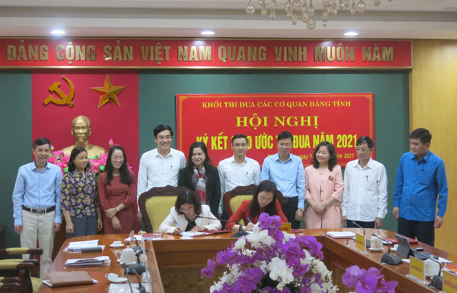 Ký kết giao ước thi đua