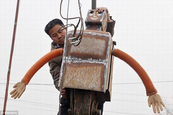 Làm robot từ phế thải