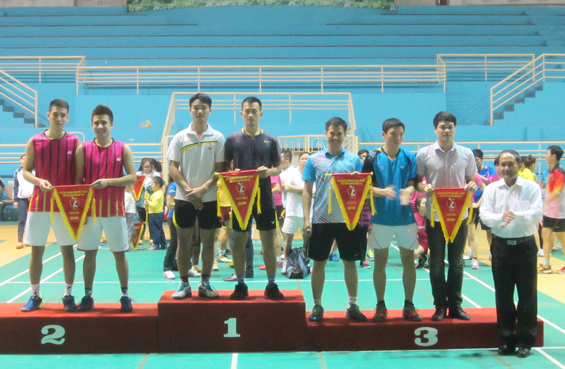 Trao giải cho các vận động viên đạt thành tích