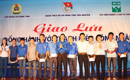 Gần 100 đoàn viên, thanh niên công nhân tham gia đối thoại