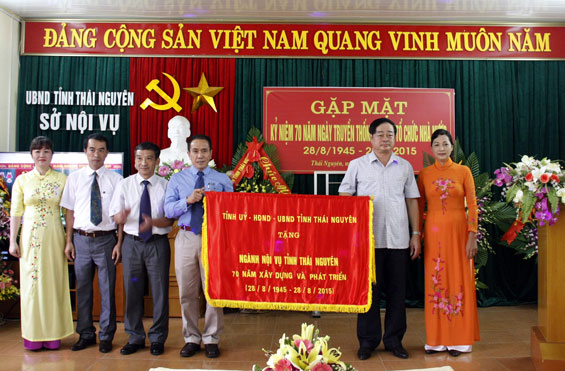  Gặp mặt nhân kỷ niệm 70 năm Ngày truyền thống