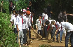 Ra quân làm sạch môi trường