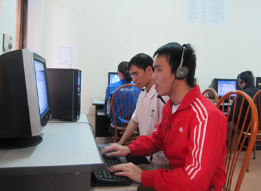 Nến trong bóng đêm