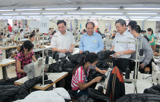 Xây dựng đội ngũ công nhân, viên chức và người lao động trong thời kỳ đổi mới và hội nhập