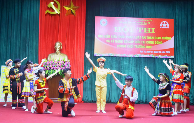 Hội thi tìm hiểu kiến thức pháp luật về ATGT và kỹ năng sơ cấp cứu tại cộng đồng