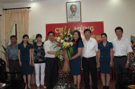 Đồng ch&iacute; Nguyễn Văn Kim ch&uacute;c mừng B&aacute;o Th&aacute;i Nguy&ecirc;n nh&acirc;n ng&agrave;y B&aacute;o ch&iacute; c&aacute;ch mạng