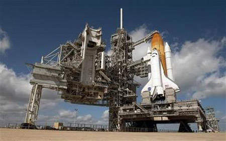 Tàu vũ trụ Mỹ hoãn bay vì mây