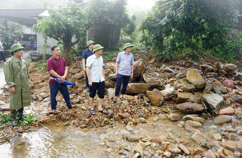Cần sớm di dời các hộ dân ra khỏi khu vực nguy hiểm